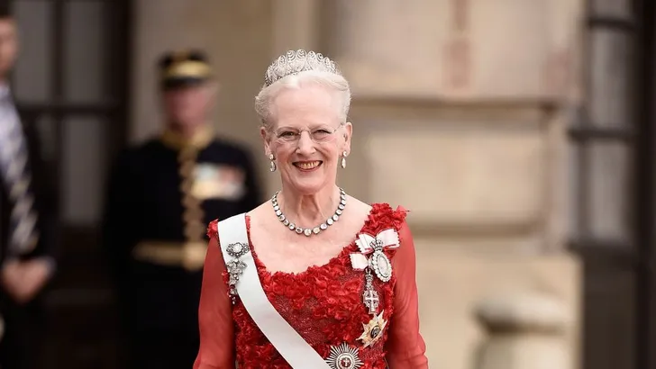 Gewaagd! Margrethe II maakt haar regering aan het lachen