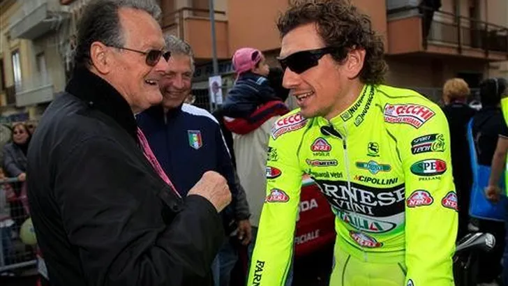 Polsbreukje zet streep door de Giro van Pozzato