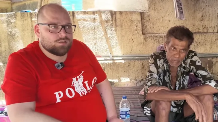 Lasse Lund, terug in Mumbai bij een bekende uit zijn jeugd.