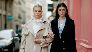 De perfecte trenchcoat vind je bij Zeeman – en hij kost nog geen €30