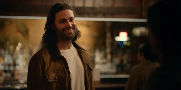 Cody Kearsley als Clay