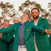 Eindelijk mag Rory als winnaar van The Masters het groene jasje aan doen.