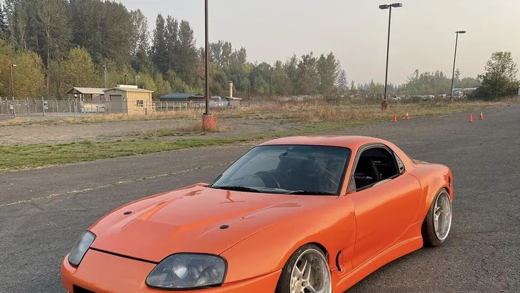 Mazda RX-7 met Supra-gezicht doet pijn aan je brein