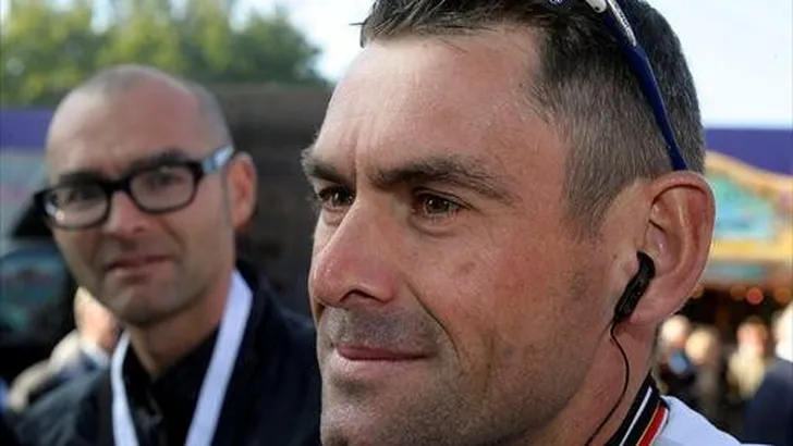 Omloop scheurt nier in laatste koers