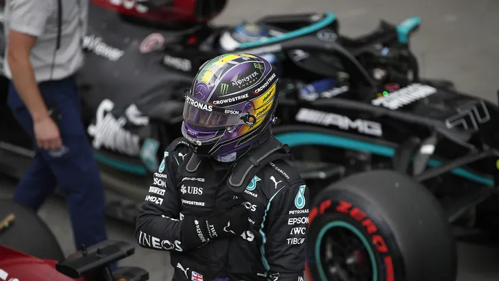 Lewis Hamilton onderzocht voor DRS-overtreding