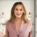 Chrissy Teigen onthult álles over haar cosmetische ingrepen