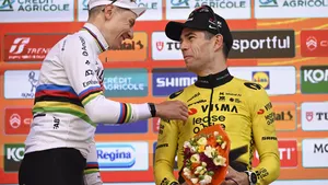 Victor Campenaerts raakte zwaar onder de indruk van Wout van Aert tijdens Milaan-Sanremo. De Belg ziet een heel andere Van Aert dan vorig jaar rond deze tijd.