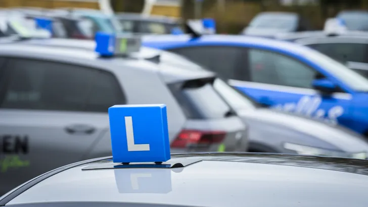 De opmars van Code 78: waarom een hele generatie straks geen 'echte' auto meer mag rijden