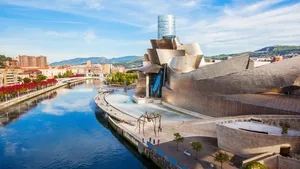 Titanium iconen in Bilbao: Waar architectuur en eyewear samenkomen