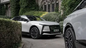 Deze Franse auto rijdt honderden kilometers door Europa zonder te laden (en de resultaten spreken voor zich)