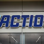 Binnen 9 minuten ijsblokjes: deze ijsklontjesmachine van Action is de musthave voor de zomer