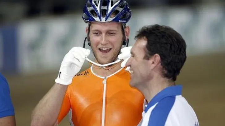 Bronzen plak Teun Mulder op de keirin