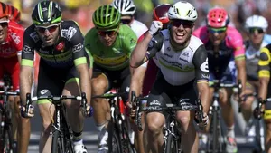 TOUR: Cavendish snelt naar derde etappezege