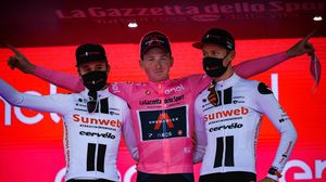 Video | Achter de schermen bij Sunweb in beslissende slotfase Giro d'Italia