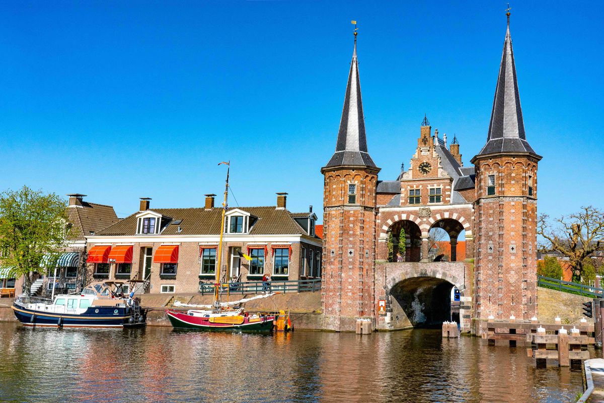 Een dagje Sneek: waarom deze Friese waterstad juist nu zo verrassend knus is