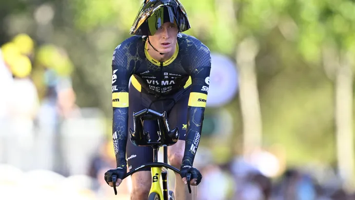Matteo Jorgenson finisht in zijn eentje in de ploegentijdrit