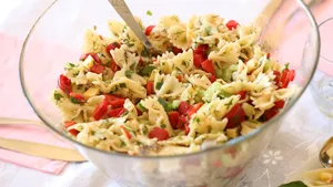 Pastasalade met droge worst