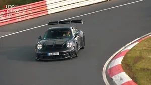 VIDEO: Porsche 992 GT3 RS gilt het uit op de 'Ring