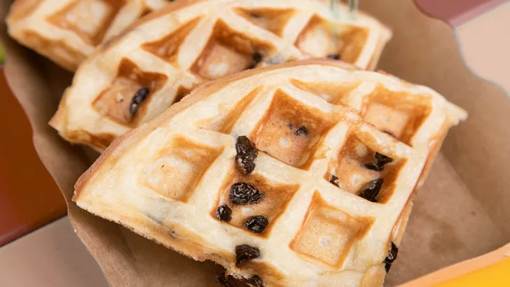 Recept: zó bak je wafels van oliebollenmix