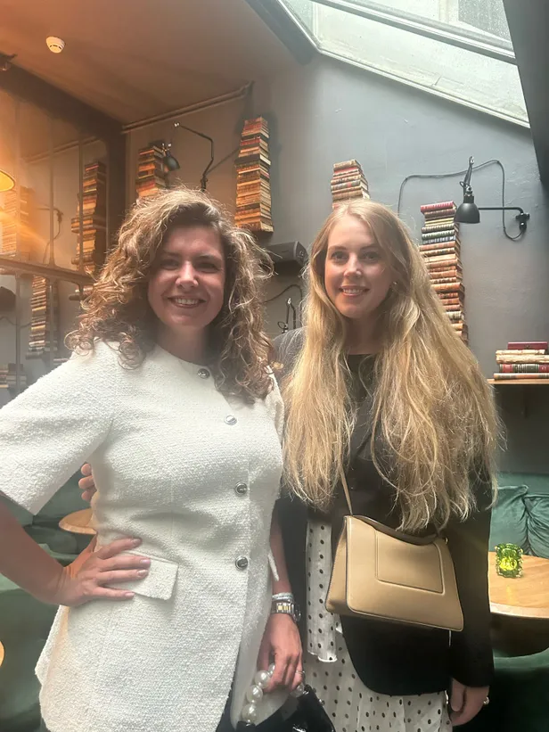 Emma samen met Niki van Golf.nl