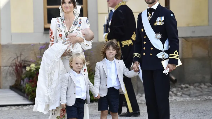 Alle Zweedse royals bij doop prins Julian