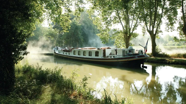 Je kunt nu varen door La Douce France op een luxe boot 