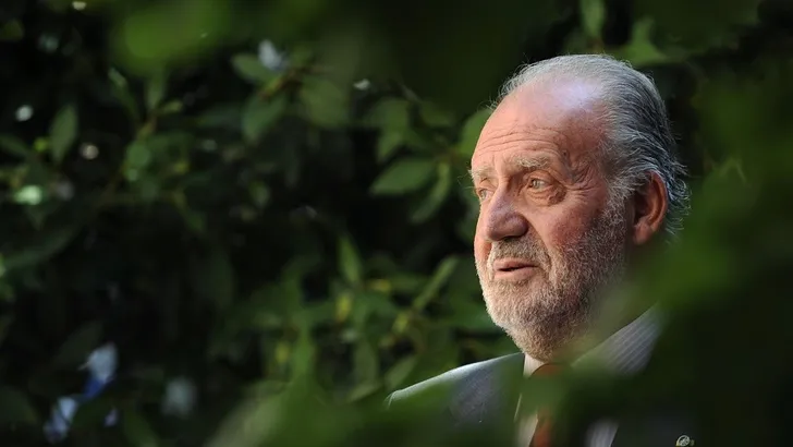 Oud-koning Juan-Carlos  van Spanje (81) zwaait af