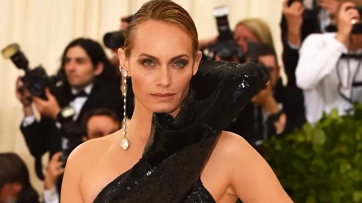 Style has no age: Amber Valletta (44) is een natural beauty