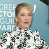 Christina Applegate (52) liet cosmetische ingreep onder druk uitvoeren | Nouveau