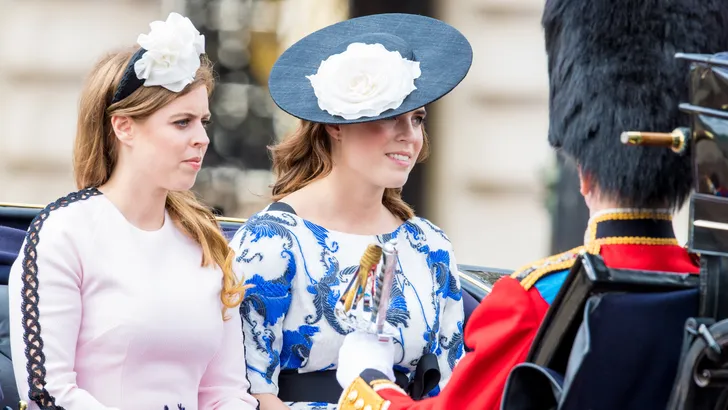 Prinsessen Eugenie en Beatrice swingen de pan uit bij concert Céline Dion