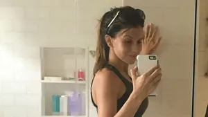 Hilaria Baldwin onder vuur wegens 'te platte' babybuik
