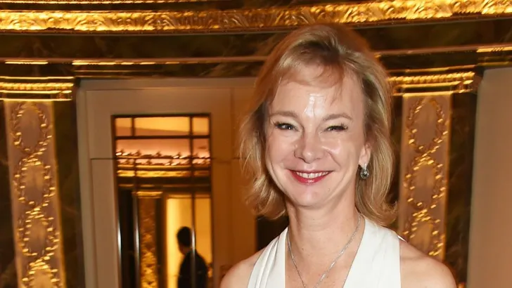 De gravin van Derby heeft een persoonlijk couturier