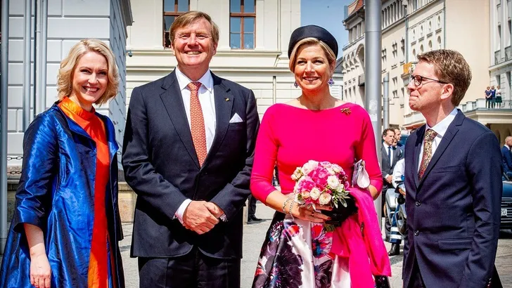 Hot pink voor Máxima bij bezoek Oranjes aan Duitsland