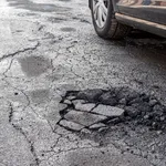 Rijkswaterstaat voert noodreparaties uit aan asfalt na forse vorstschade: kans op vertraging