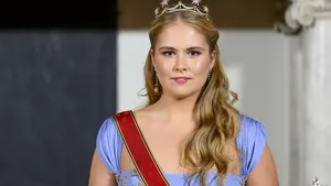 Prinses Amalia schittert in een lichtblauwe jurk tijdens het staatsbanke ter ere van het Duitse staatsbezoek aan Nederland, juni 2026.
