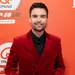 Domien Verschuuren op de rode loper bij de Qmusic Top 40 Live. – Domien Verschuuren vader geworden.