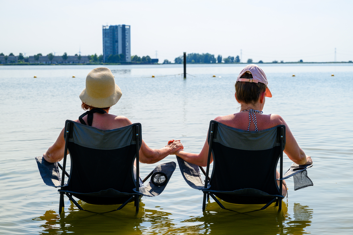 Alle 262 onderzochte Nederlandse zwemwateren blijken chemisch vervuild