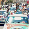 Video | Prachtige beelden uit Eritrea! Biniam Girmay wordt groots gehuldigd door bonte stoet auto's en fietsen (en heeeel veel mensen)