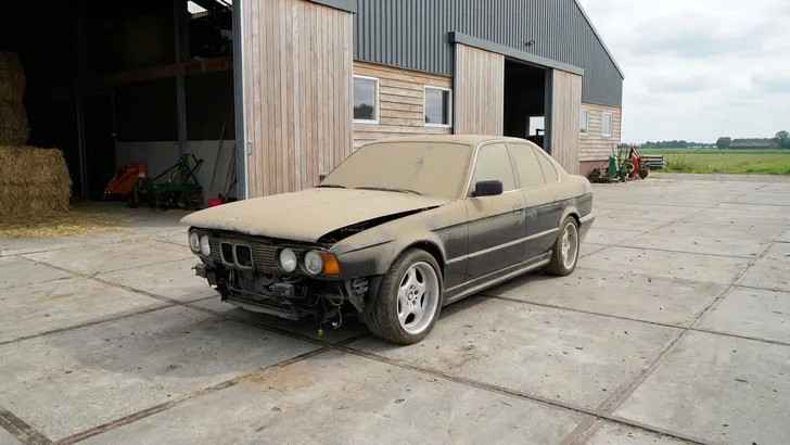 Rick van Stippent vindt BMW 5 serie 525tds Executive na meer dan tien jaar in boerenschuur en zorgt voor grote verrassing