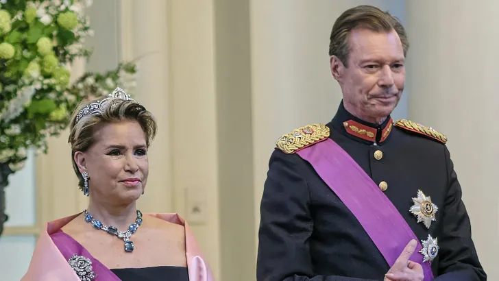 Foto van groothertogin Maria Teresa en groothertog Henri in galakledij, 2025.