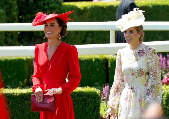 Onmisbaar voor de Royal Ascot-protocollen én voor de zon.