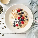 Spelt muesli with berries