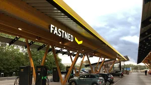 Fastned en Tesla openen groot laadstation