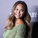 Chrissy Teigen Corona borstimplantaten