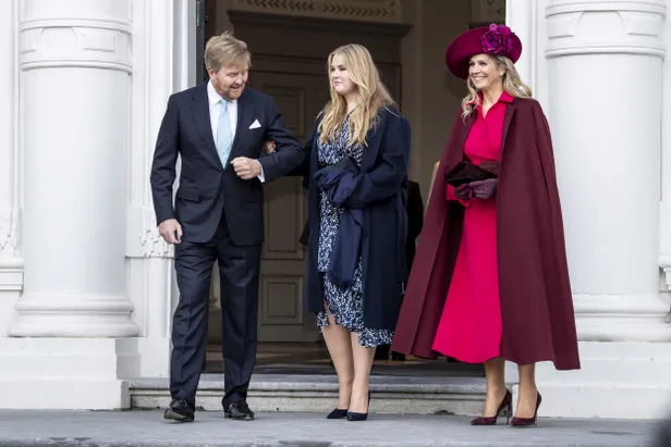 Willem-Alexander, Máxima en Amalia tijdens installatie in de Raad van State van Amalia