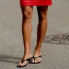 Deze slippers zien eruit als designer, maar je scoort ze voor een klein prijsje bij Scapino | Elegance