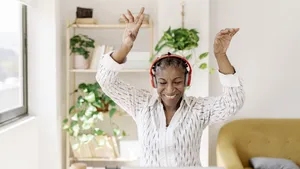 vrouw muziek stemmen dansen top 2000