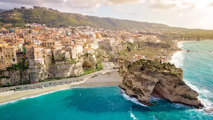 Foto van de kust van Tropea, Italië.