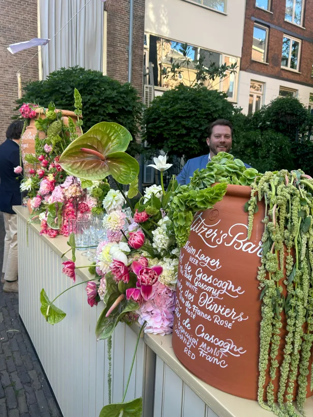 Bar met bloemen 