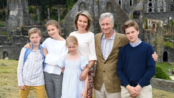 Belgische royals dwalen rond in ruïne